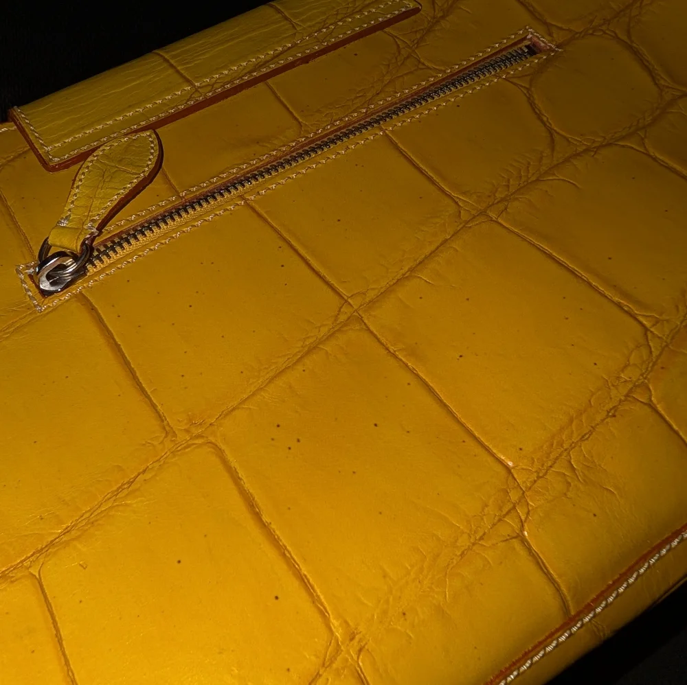 Dooney & Bourke Ring Flap Italian Made Croc Embossed Shoulder Bag Vintage EUC - Picture 11 of 17